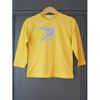 T-shirt personnalisé jaune hirondelle serrures violettes